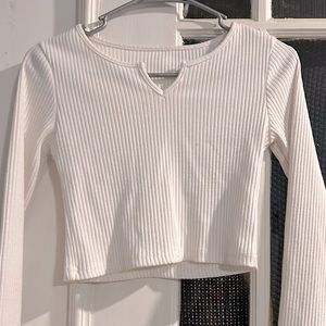 Women’s white crop top long sleeve, size small